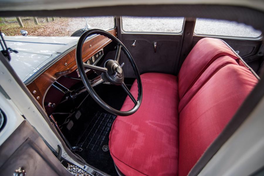Интерьер Ruxton Model C Sedan 1930 года  (фото 9 из 34)